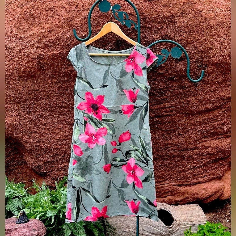 Made in Italy! Linen Dress with Bold Pink Forals and Pockets Size S